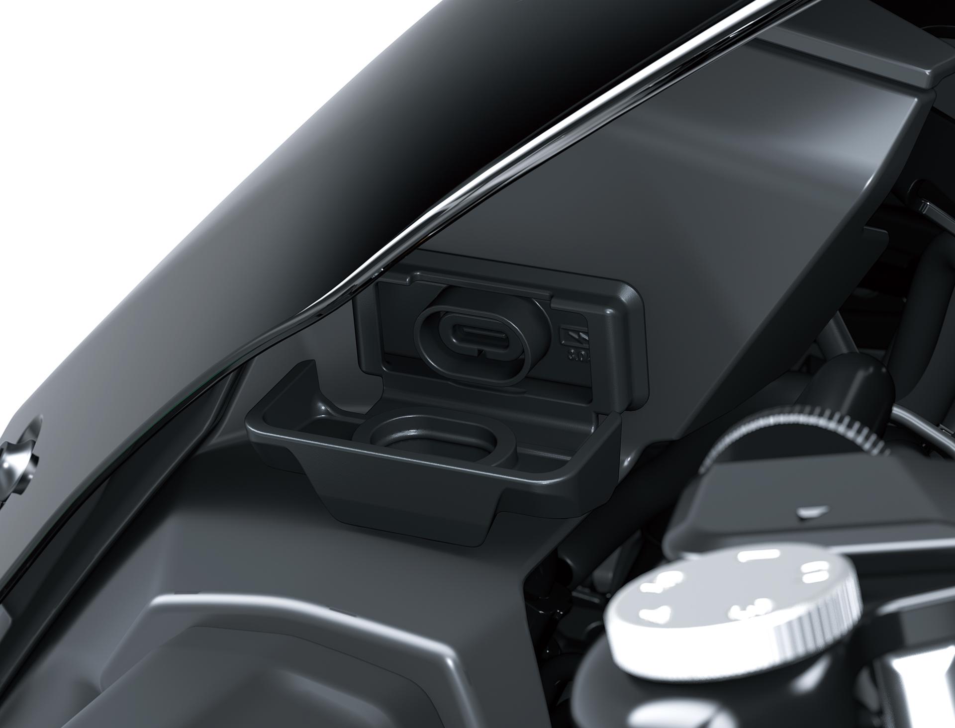 USB-C Uttag (Z900/70kW/SE)