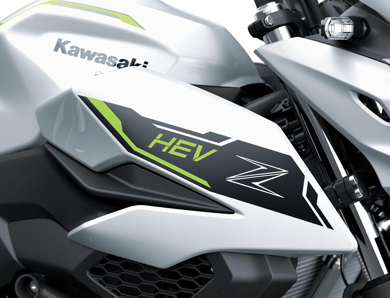 Världes första massproducerade stark-hybrid motorcykel